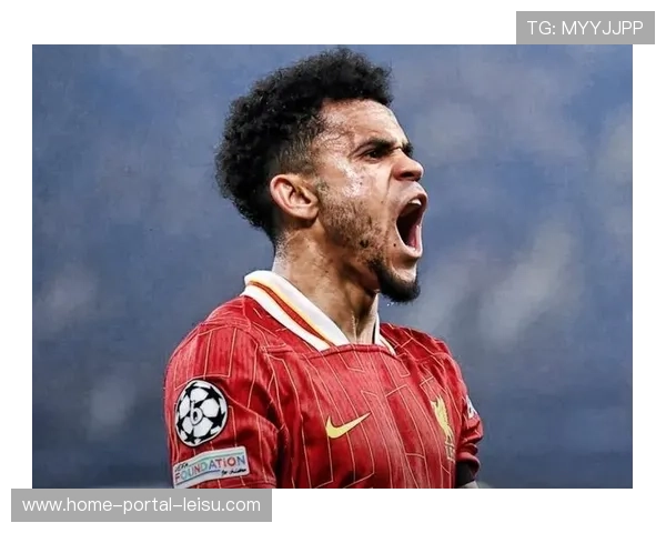 迪亚斯帽子戏法瞬间引爆安联球场，球迷起立致敬